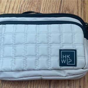 New Without Tags Cream & Black Camera Style bag in excellent condition.